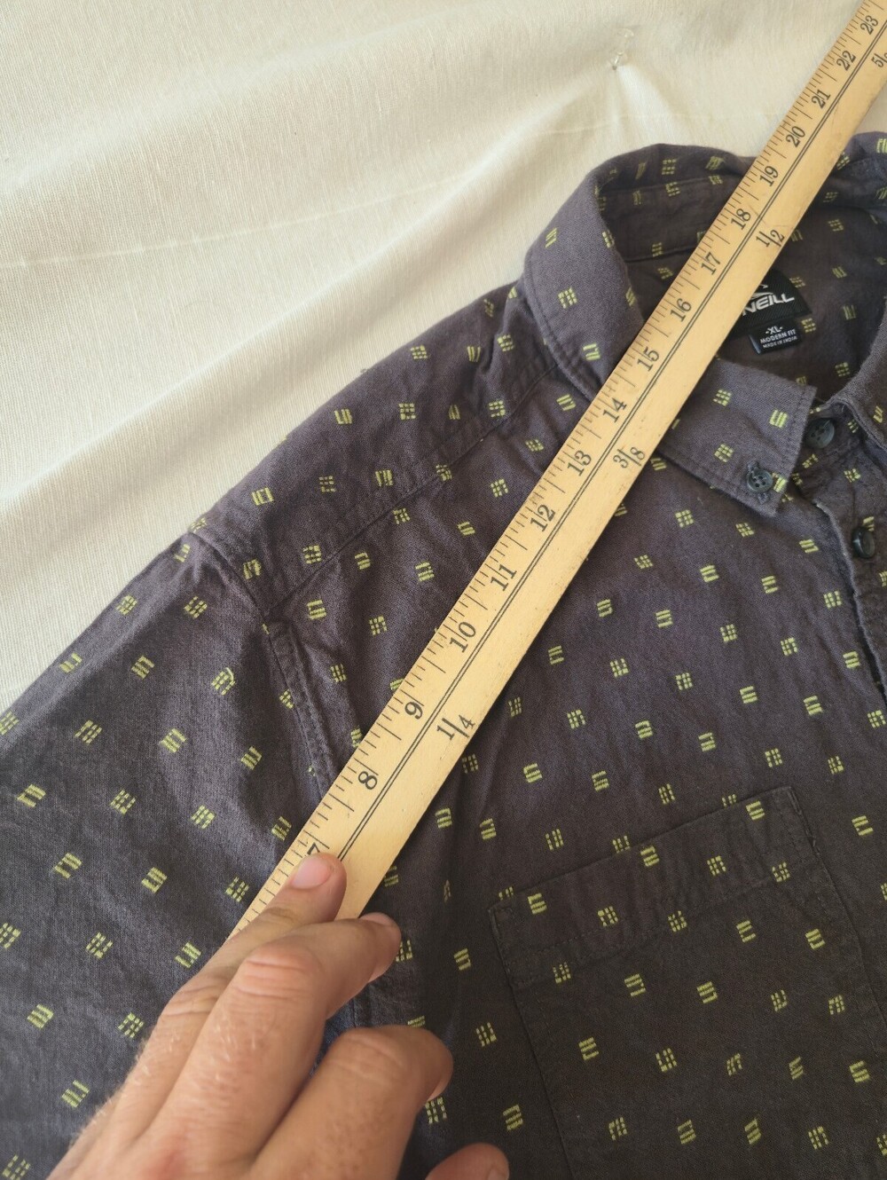 O'Neill Men's Modern Fit Short Sleeve Button-Up Shirt XL - Picture 3 of 6